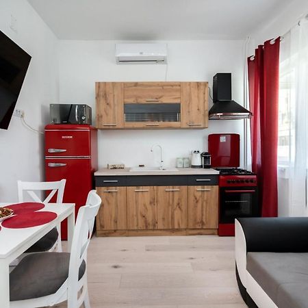 Spacious And Cozy Apartment In Central Bucarest Esterno foto