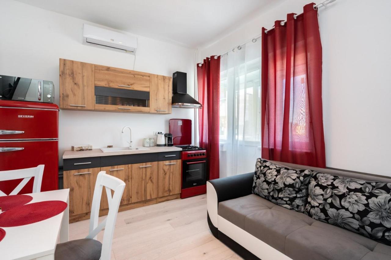 Spacious And Cozy Apartment In Central Bucarest Esterno foto