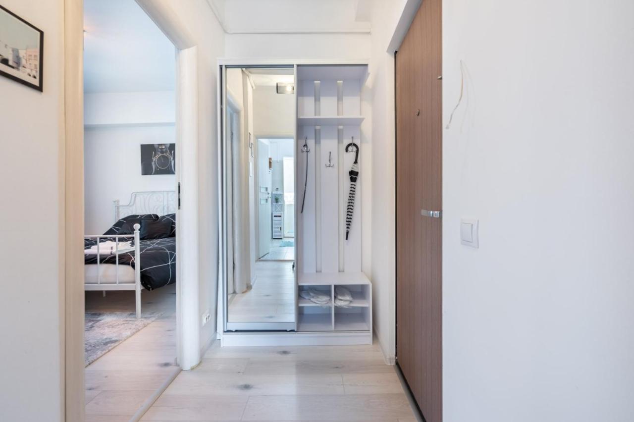 Spacious And Cozy Apartment In Central Bucarest Esterno foto