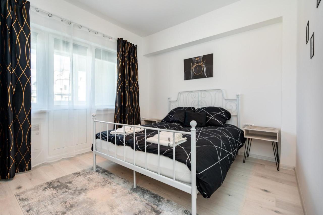 Spacious And Cozy Apartment In Central Bucarest Esterno foto
