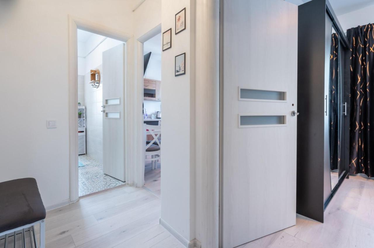 Spacious And Cozy Apartment In Central Bucarest Esterno foto