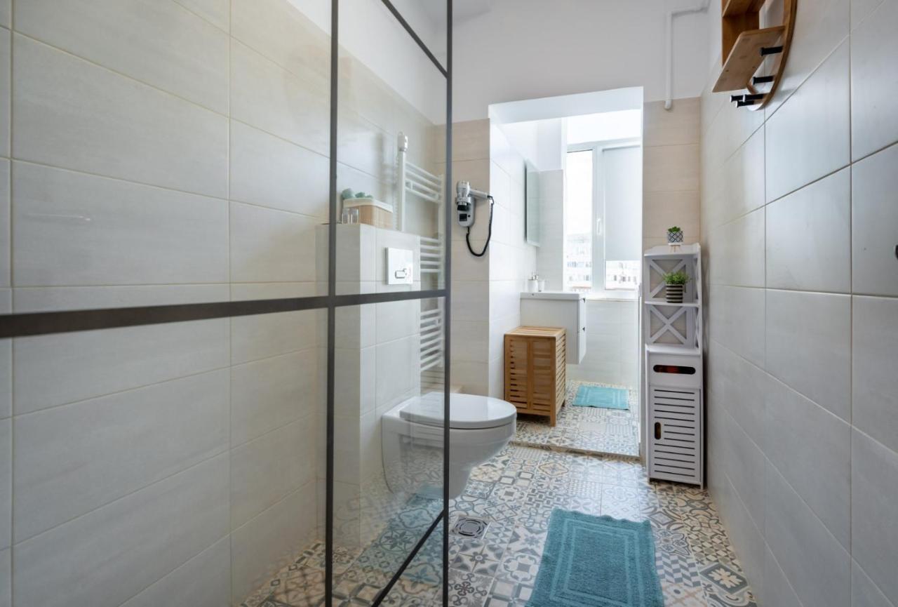 Spacious And Cozy Apartment In Central Bucarest Esterno foto