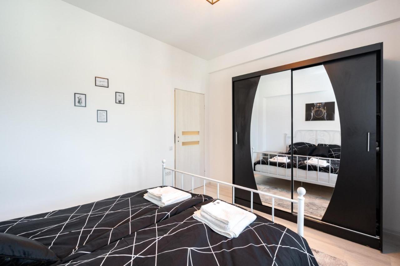 Spacious And Cozy Apartment In Central Bucarest Esterno foto