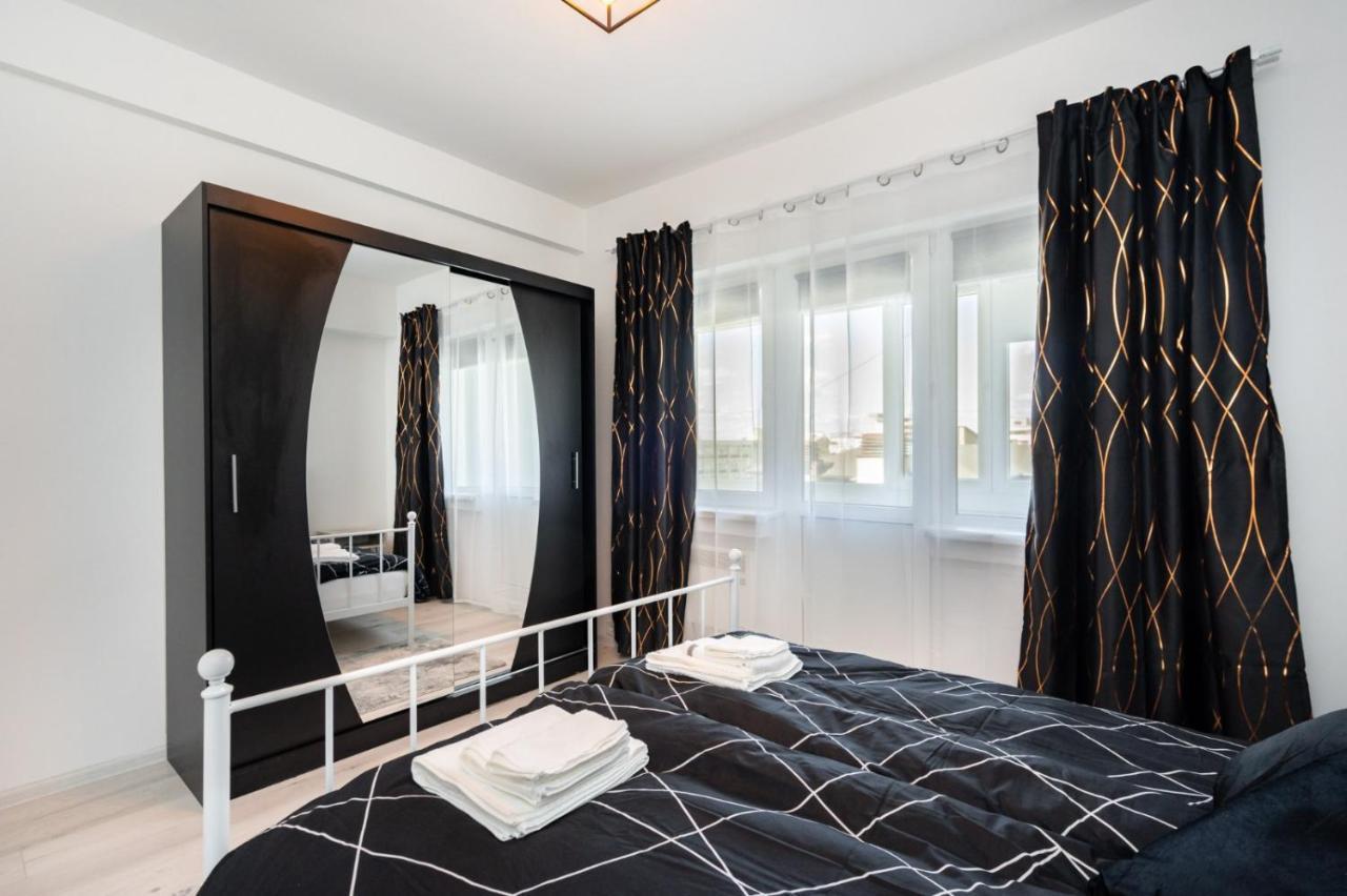 Spacious And Cozy Apartment In Central Bucarest Esterno foto