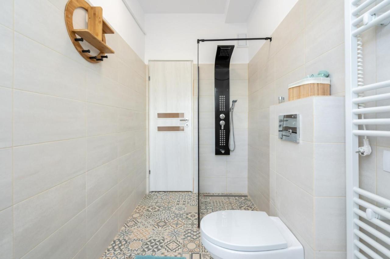 Spacious And Cozy Apartment In Central Bucarest Esterno foto
