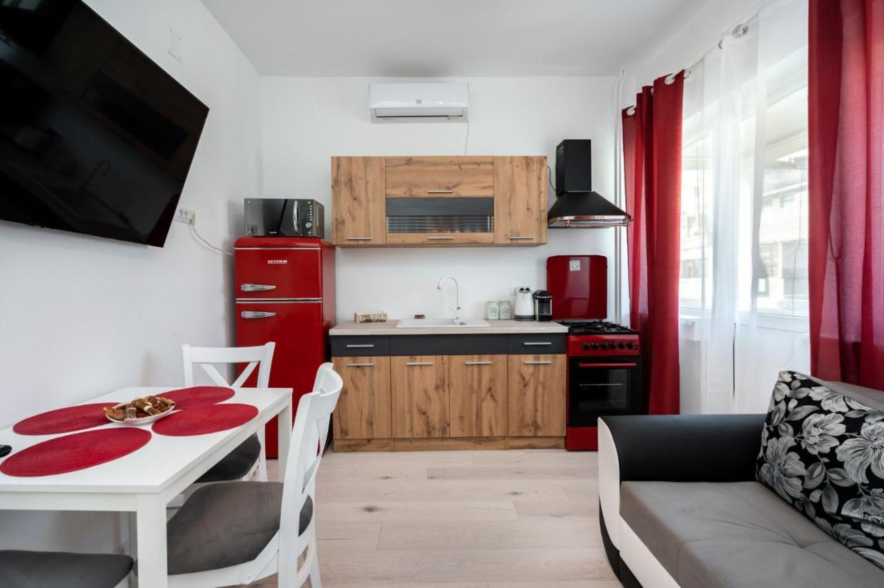 Spacious And Cozy Apartment In Central Bucarest Esterno foto
